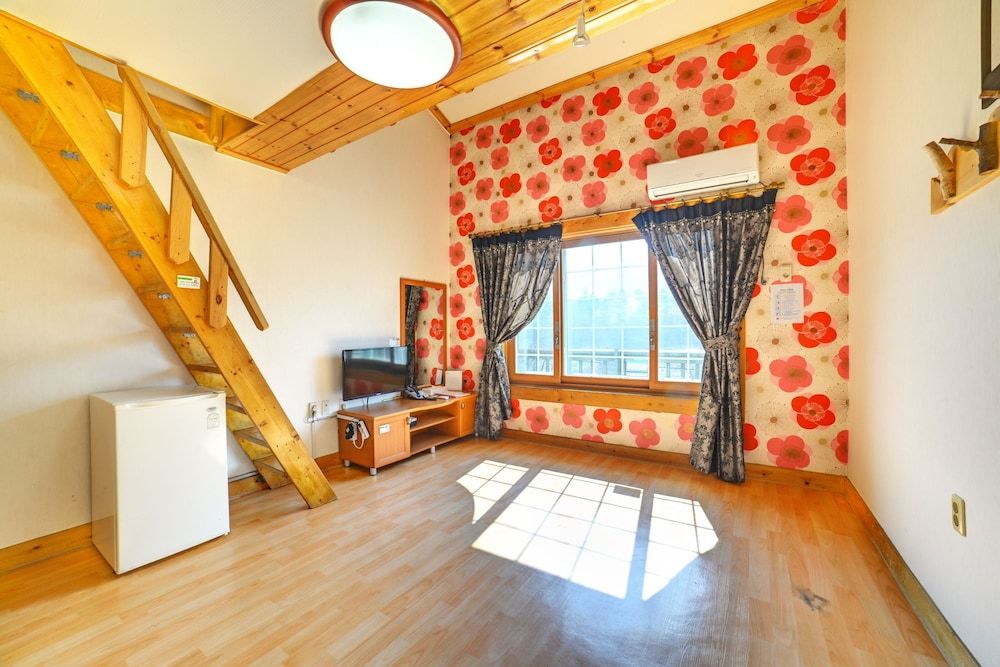 White Cabin Duplex for 6 Person 3