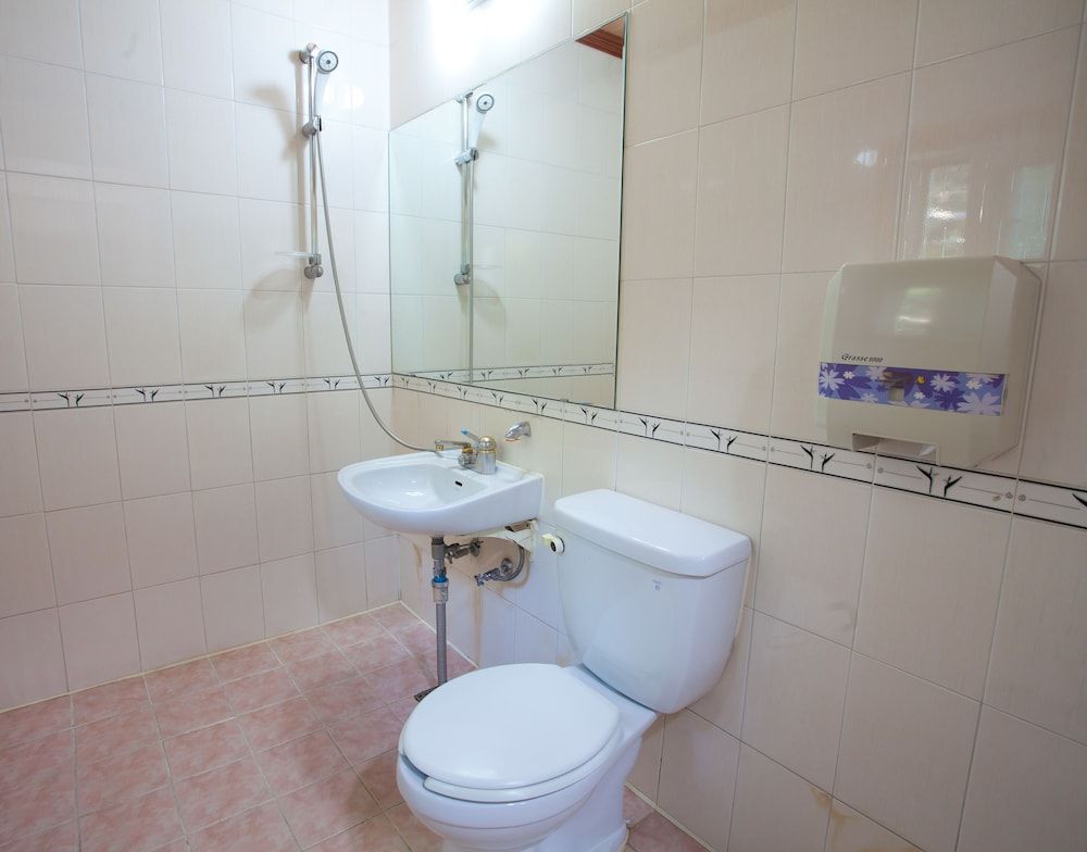 White Cabin Duplex for 8 Person 8