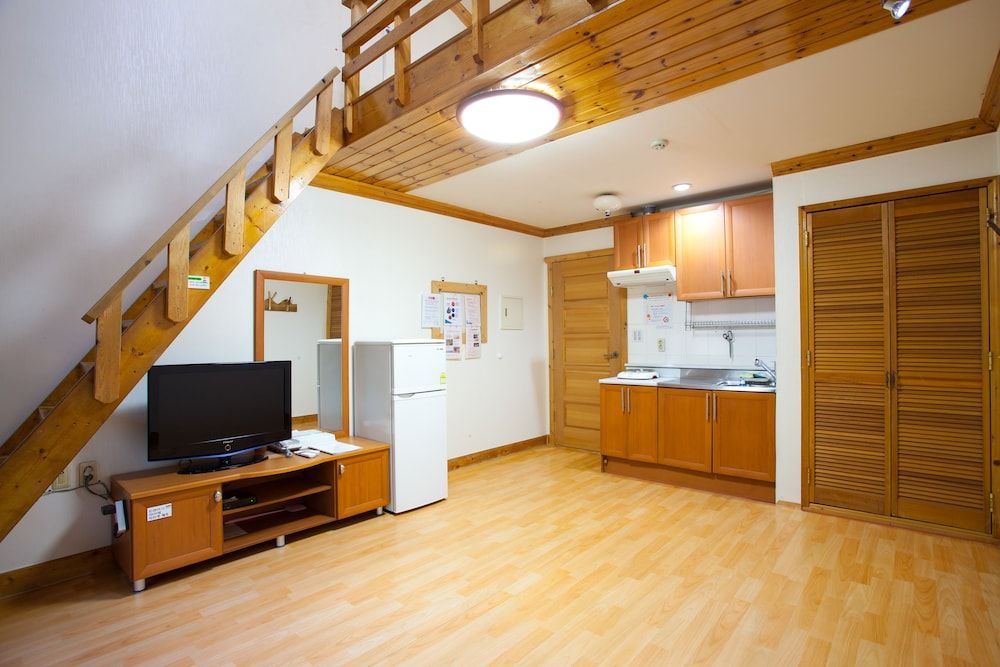 White Cabin Duplex for 8 Person 6