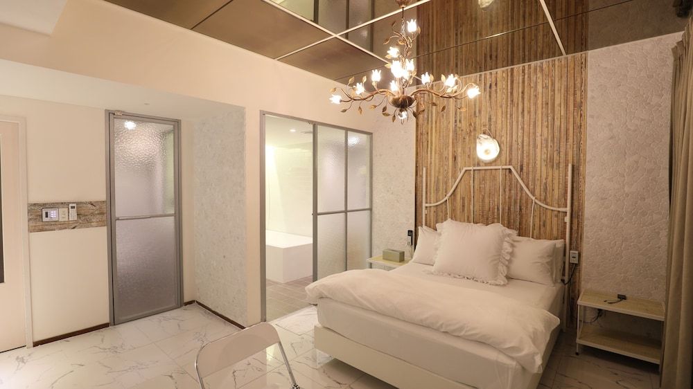 February Hotel Sungseo Junior Double Room, 1 Queen Bed (No Breakfast provided from Saturday to Monday)