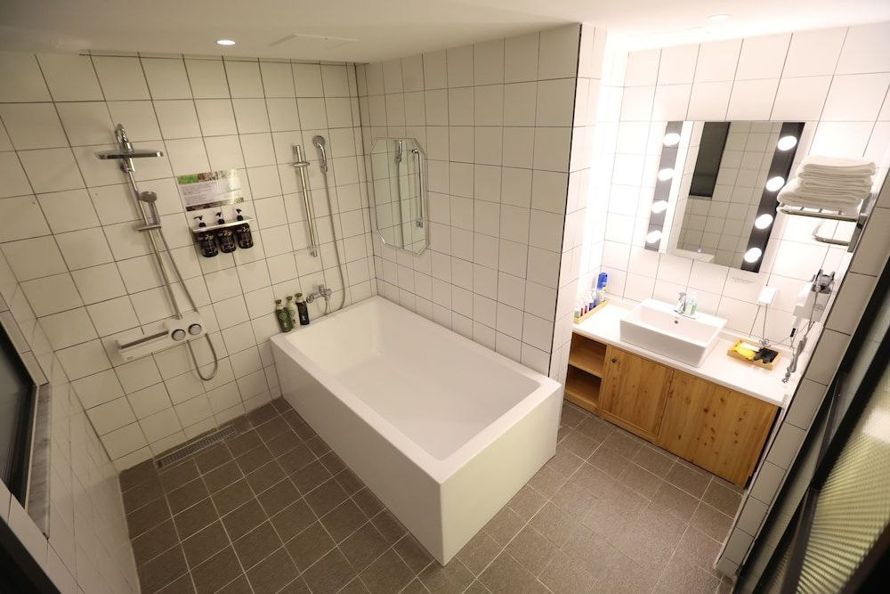 February Hotel Sungseo Junior Double Room, 1 Queen Bed (No Breakfast provided from Saturday to Monday) 5