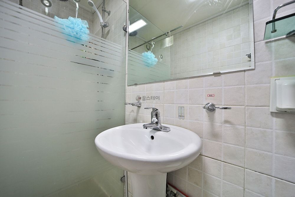 Hongdae Style Guesthouse Panoramic Triple Room, 1 Bedroom, Shared Bathroom, Garden View [Must notify check-in time to Hotel] 10