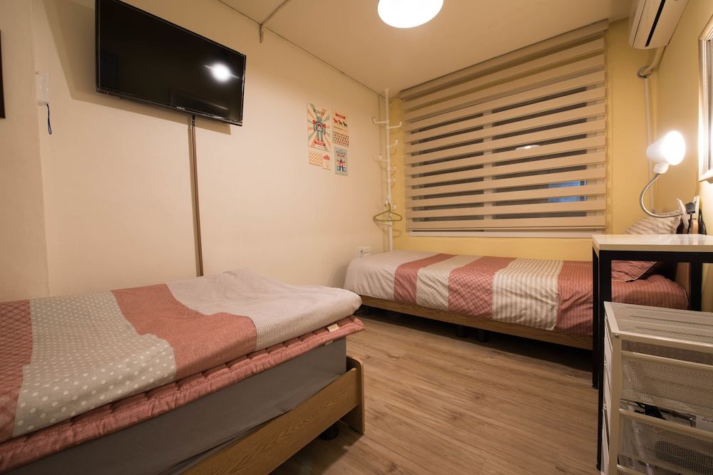 Hongdae Style Guesthouse Twin Room, External Private Bathroom [Must notify check-in time to Hotel] 5