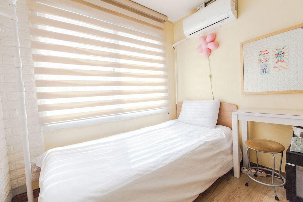 Hongdae Style Guesthouse Twin Room, External Private Bathroom [Must notify check-in time to Hotel] 6
