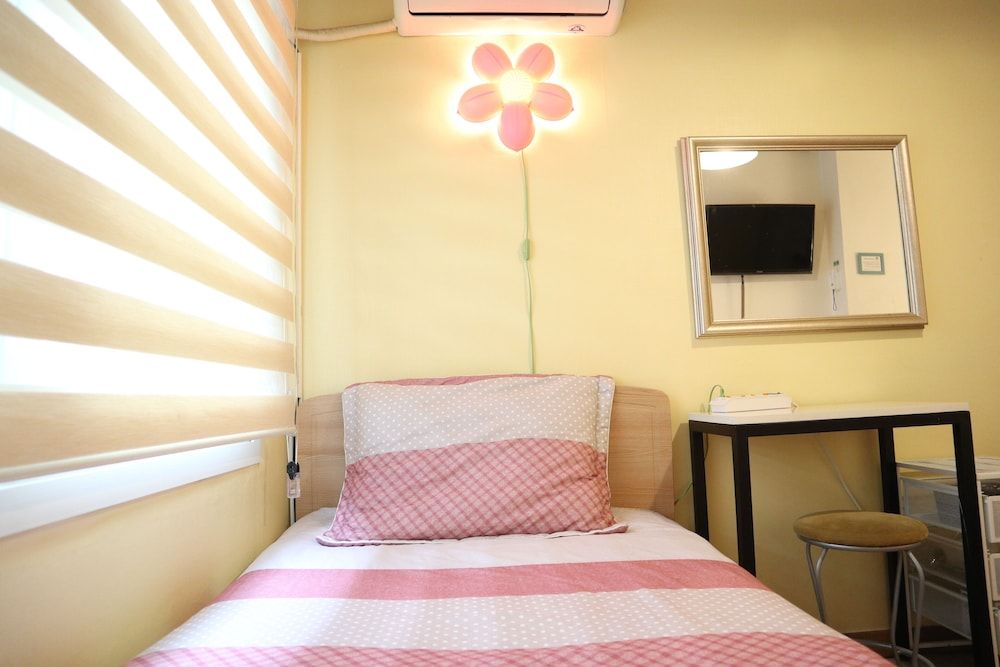Hongdae Style Guesthouse Twin Room, External Private Bathroom [Must notify check-in time to Hotel] 8