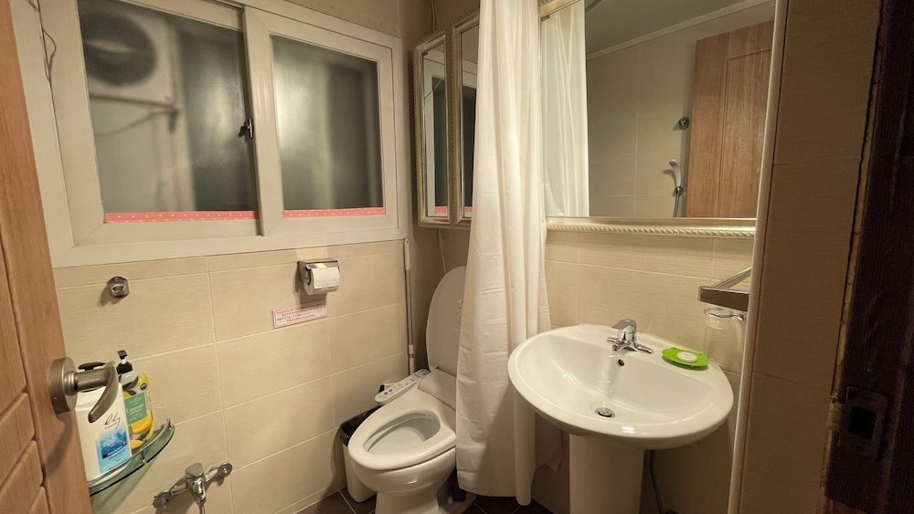 Hongdae Style Guesthouse Twin Room, External Private Bathroom [Must notify check-in time to Hotel] 10