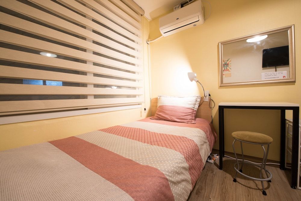 Hongdae Style Guesthouse Twin Room, External Private Bathroom [Must notify check-in time to Hotel] 4