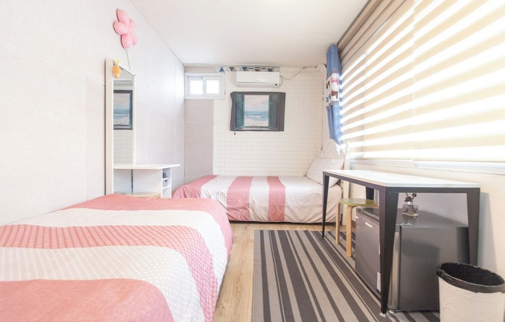 Hongdae Style Guesthouse Panoramic Triple Room, 1 Bedroom, Shared Bathroom, Garden View [Must notify check-in time to Hotel] 4