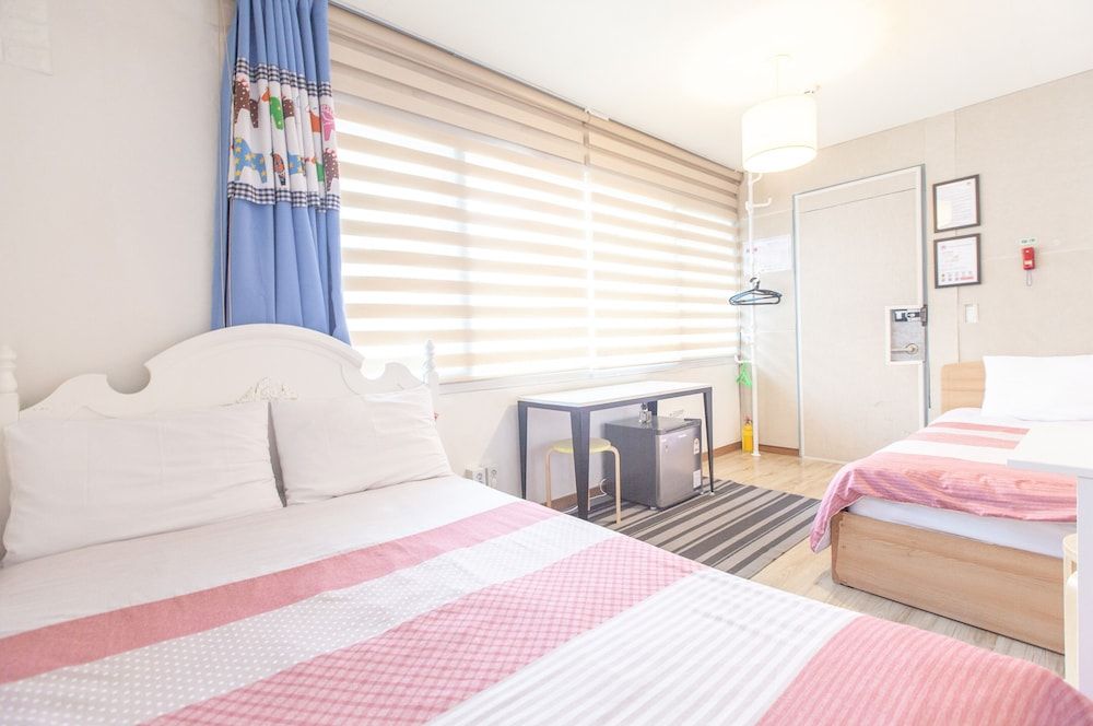 Hongdae Style Guesthouse Panoramic Triple Room, 1 Bedroom, Shared Bathroom, Garden View [Must notify check-in time to Hotel] 6