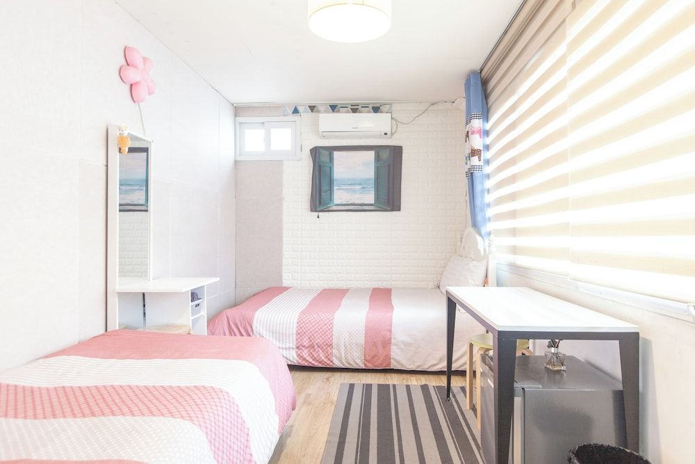 Hongdae Style Guesthouse Panoramic Triple Room, 1 Bedroom, Shared Bathroom, Garden View [Must notify check-in time to Hotel] 3