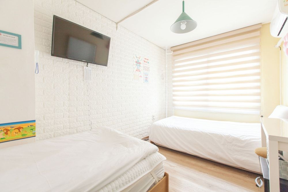 Hongdae Style Guesthouse Twin Room, External Private Bathroom [Must notify check-in time to Hotel] 7