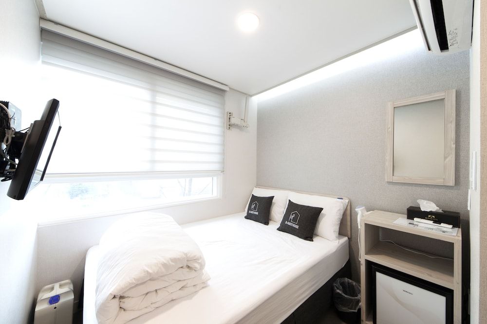 K-Grand Hotel Seoul Standard Double Room 3