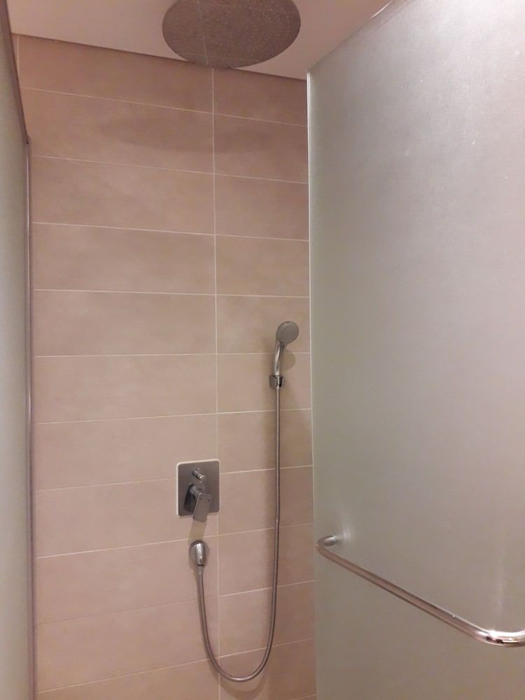 J Square Hotel Standard Double Room (Breakfast for 1 per day / Sauna access for base pax) 4