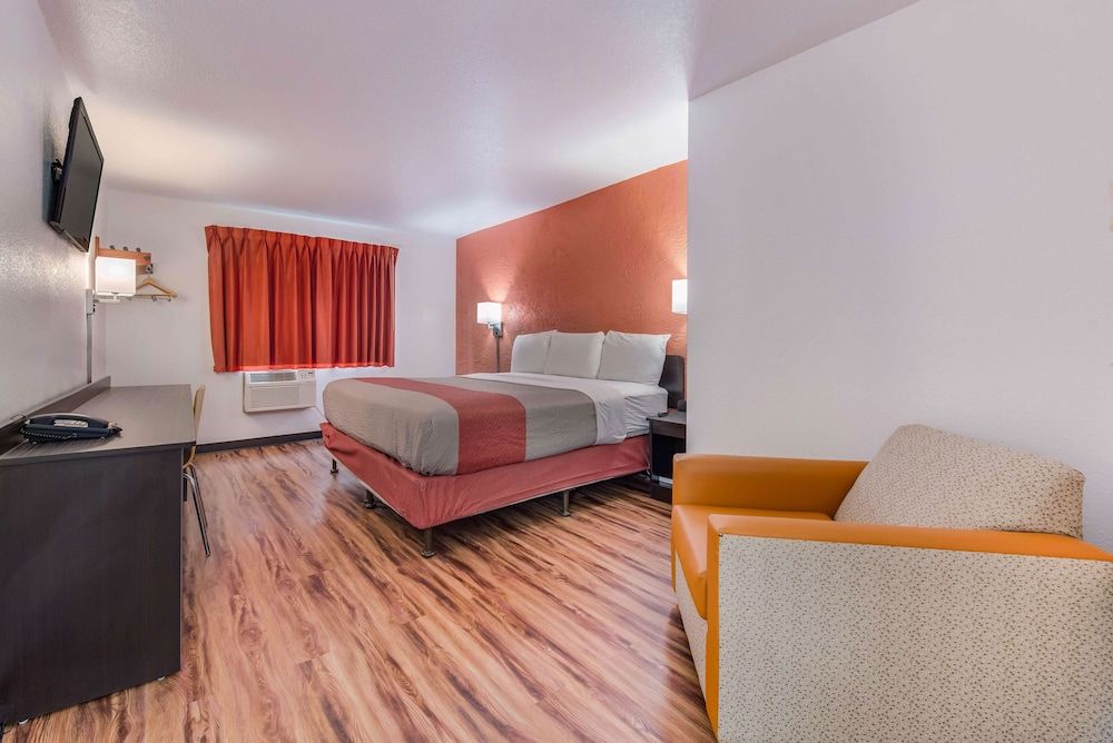 Standard Room, 1 King Bed, Non Smoking