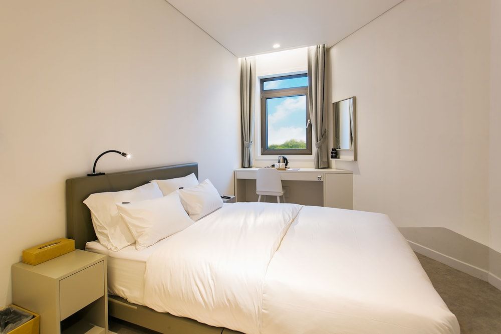 H Avenue Hotel Idae Shinchon Standard Double Room (Breakfast Included) 2