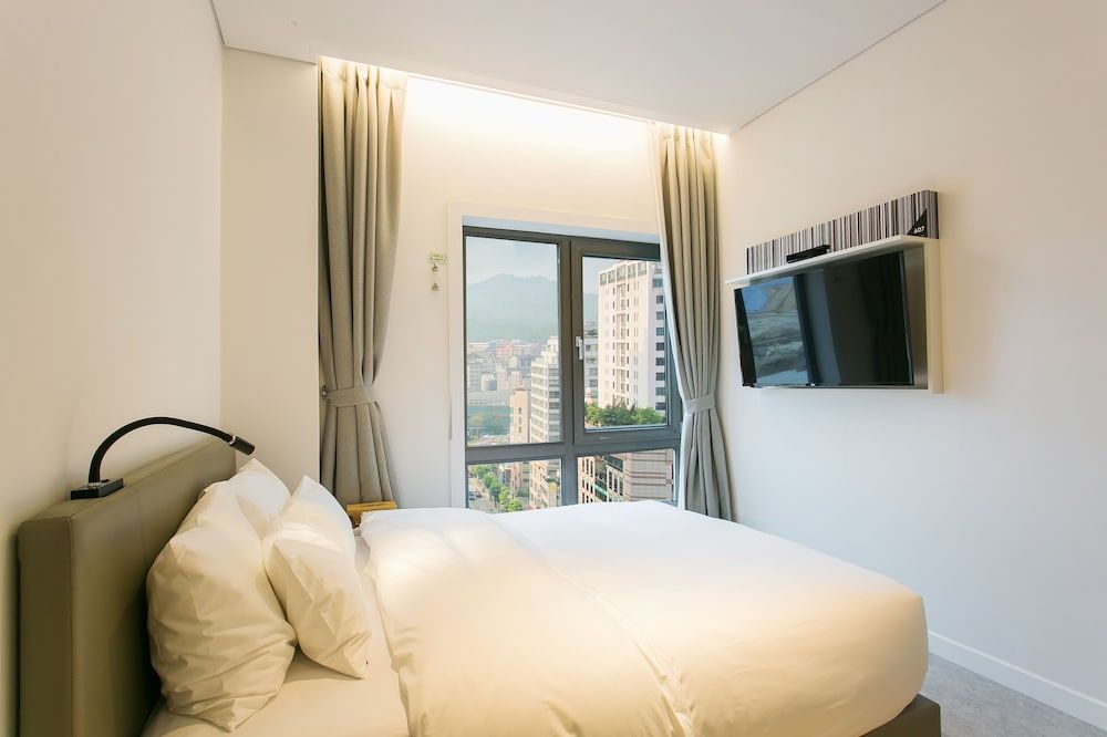 H Avenue Hotel Idae Shinchon Standard Double Room (Breakfast Included) 6