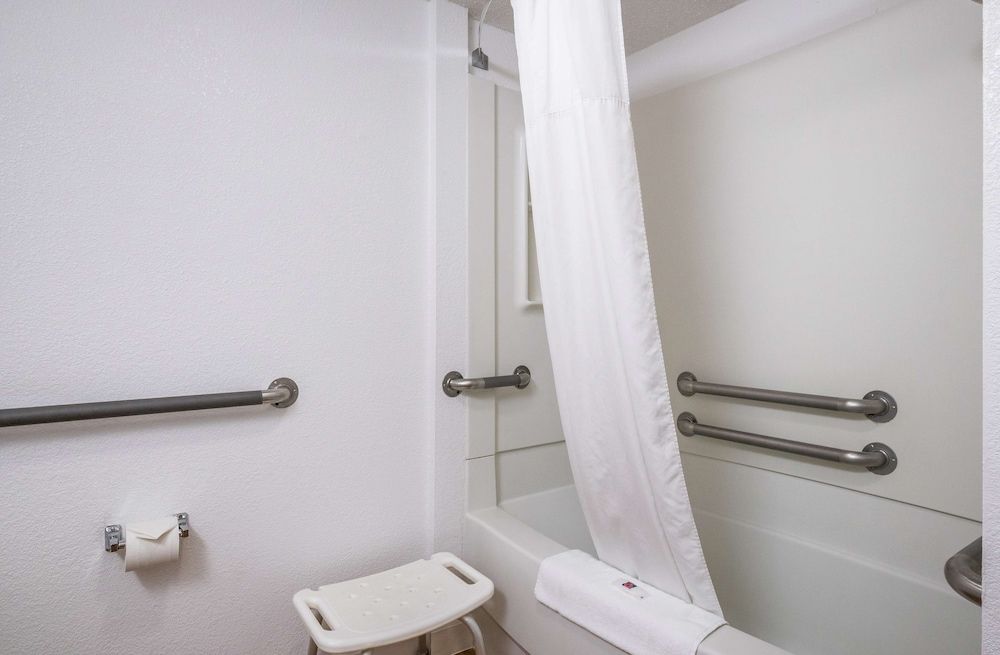 Motel 6 Prospect Heights, IL Deluxe Room, 1 Queen Bed, Non Smoking, Hot Tub 8