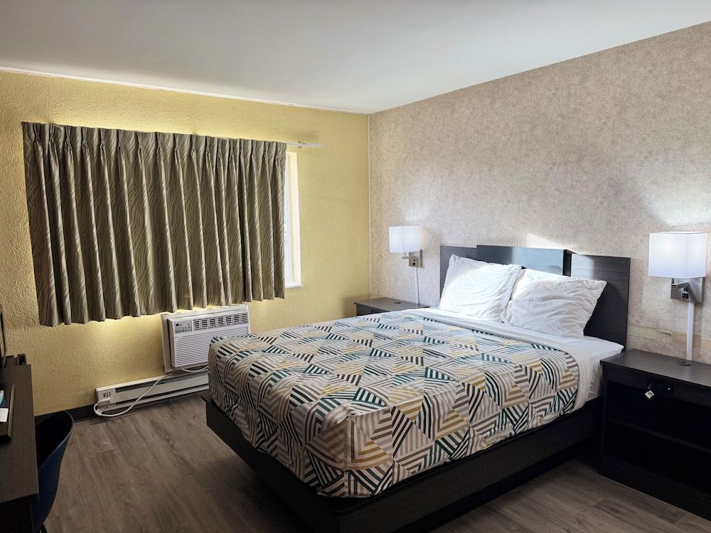 Motel 6 Eau Claire, WI Standard Room, 1 Double Bed, Non Smoking 3