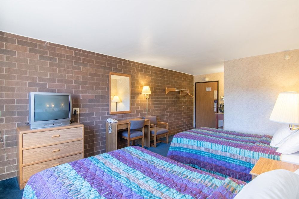 Motel 6 Eau Claire, WI Standard Room, 2 Double Beds, Non Smoking 2