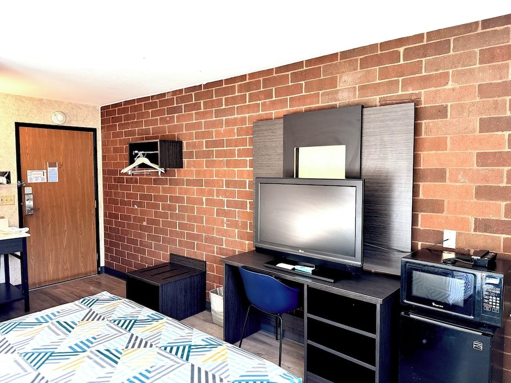 Motel 6 Eau Claire, WI