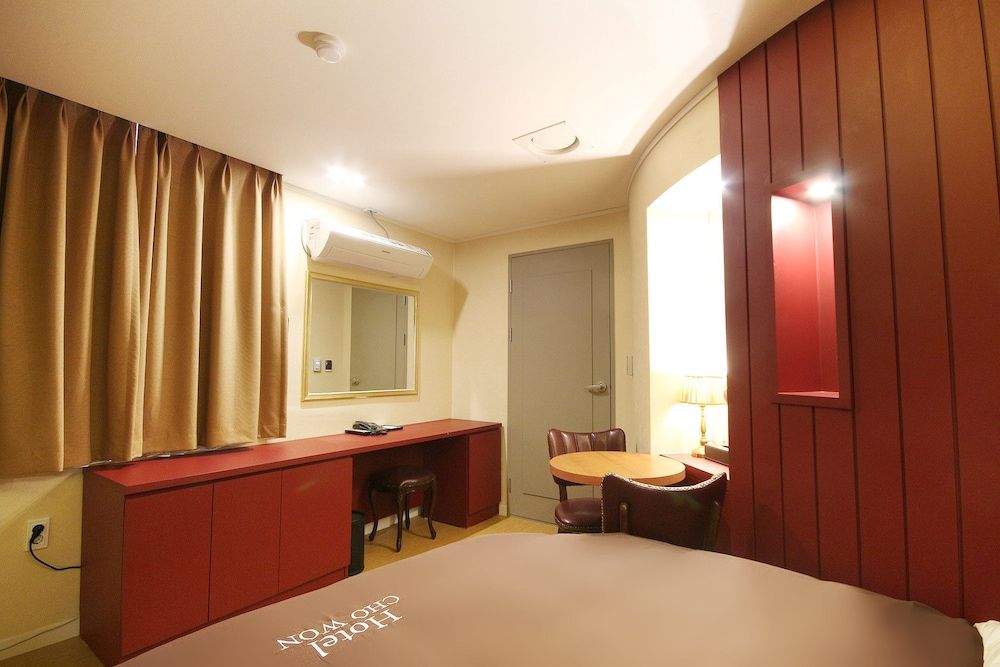 Hotel Chowon Standard Double Room 9