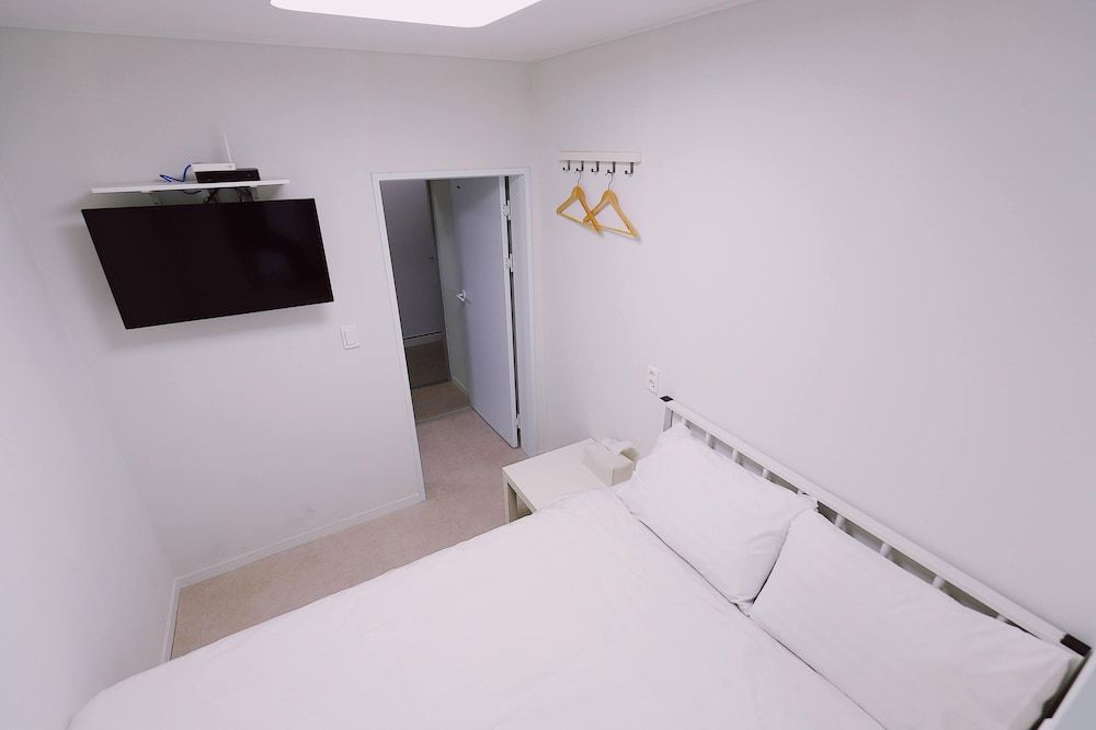 Fully Mini Hotel Insadong Double Room, Private Bathroom (Self Check-In after 6PM) 3