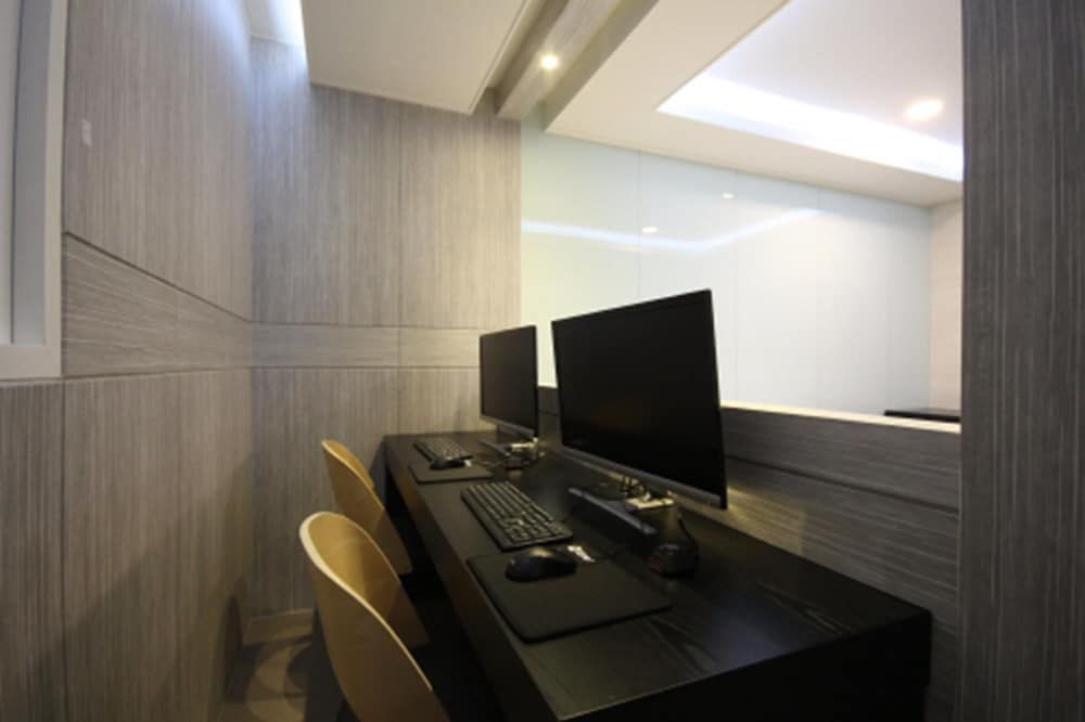 MGM Hotel Busan Deluxe Double Room (9 PM Check-in when Paying Onsite) 6