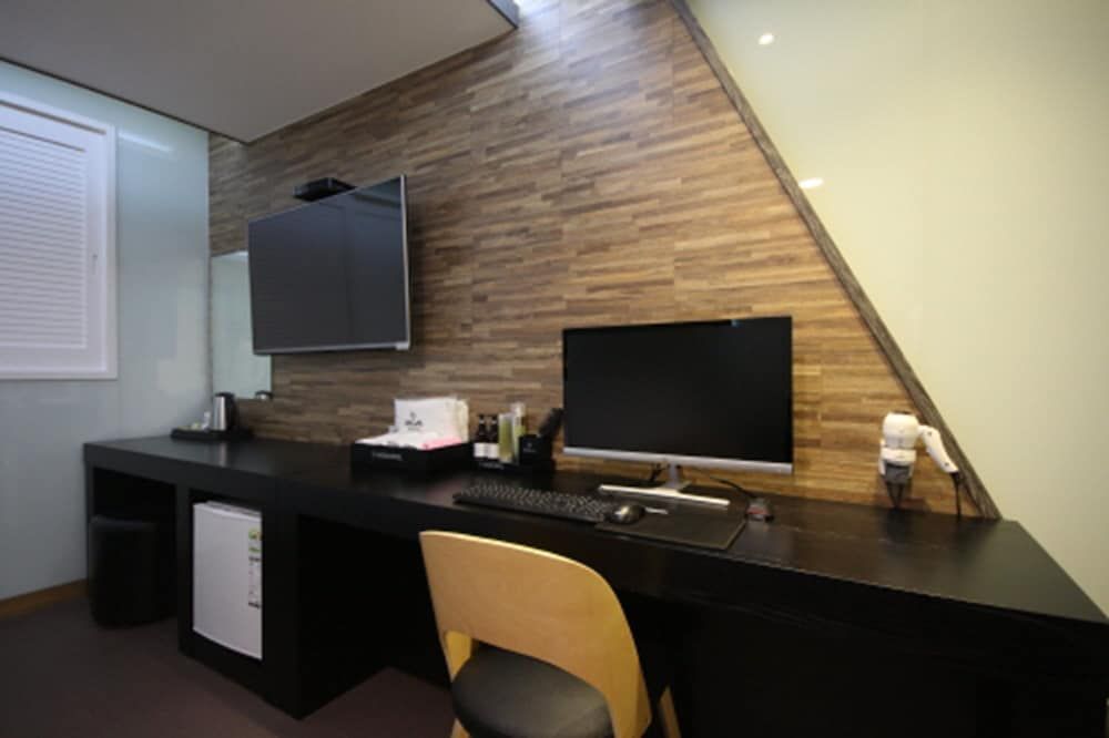 MGM Hotel Busan Standard Double Room (9 PM Check-in when Paying Onsite) 10