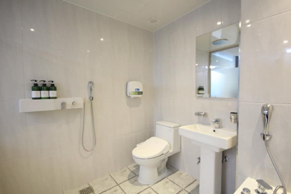 MGM Hotel Busan Standard Double Room (9 PM Check-in when Paying Onsite) 13