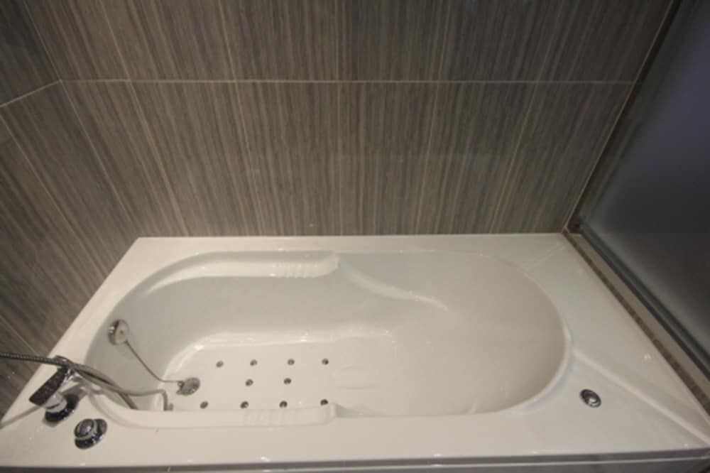 MGM Hotel Busan Deluxe Double Room (9 PM Check-in when Paying Onsite) 10