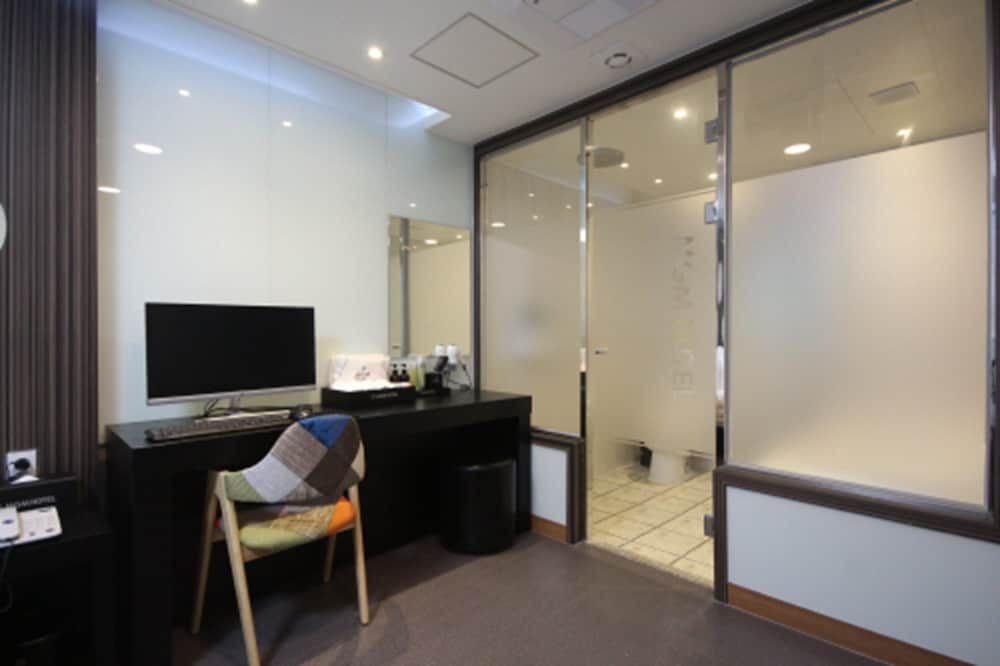 MGM Hotel Busan Standard Double Room (9 PM Check-in when Paying Onsite) 11