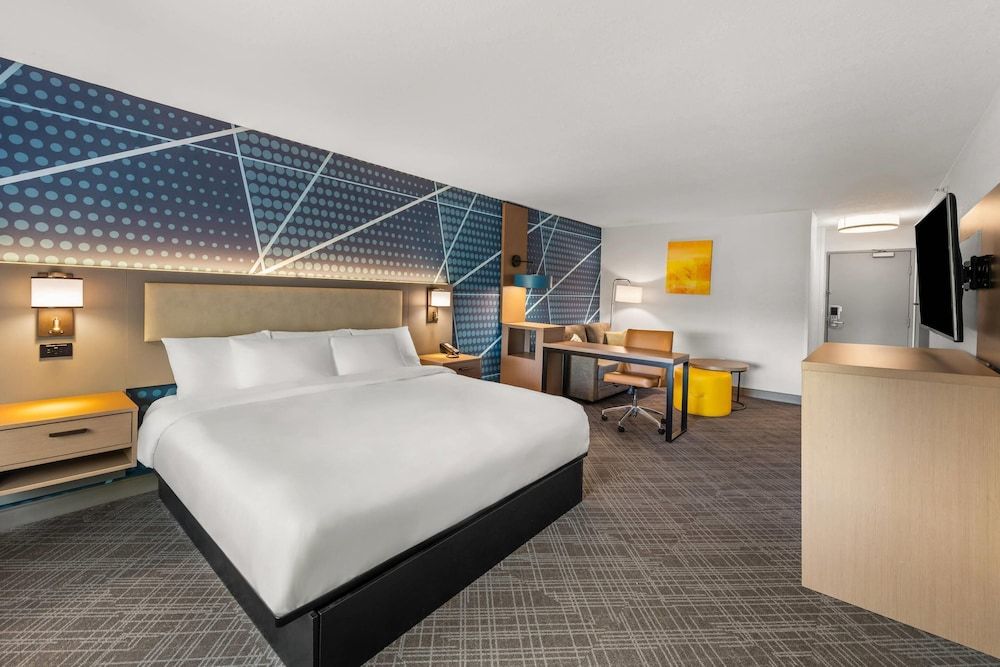 Suite, 1 King Bed with Sofa bed, Non Smoking