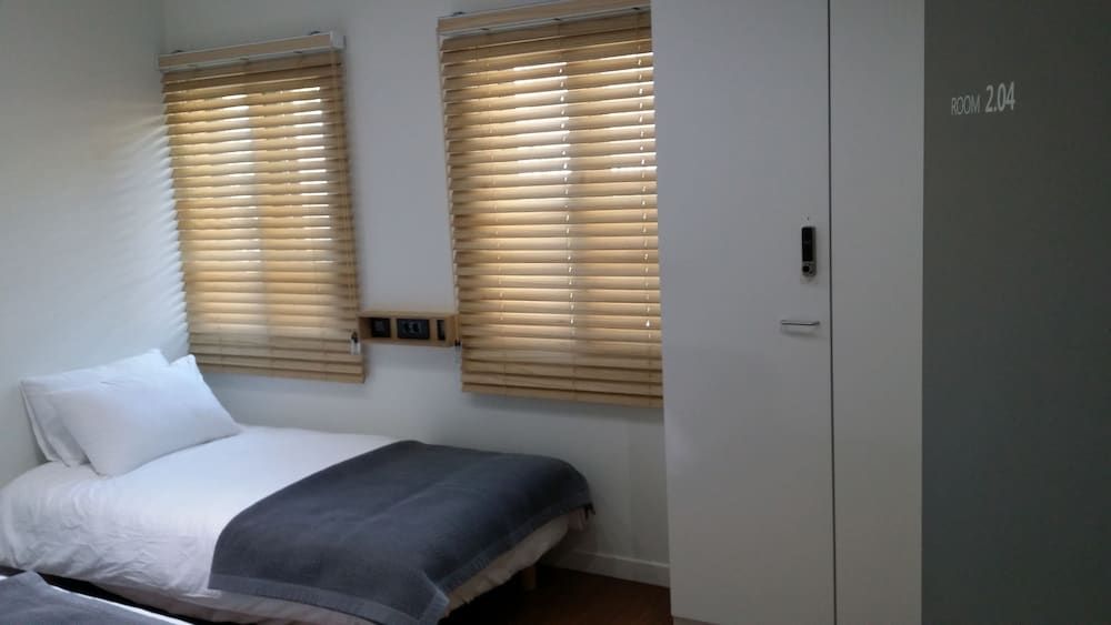 YE'4 Guesthouse Triple Room 6