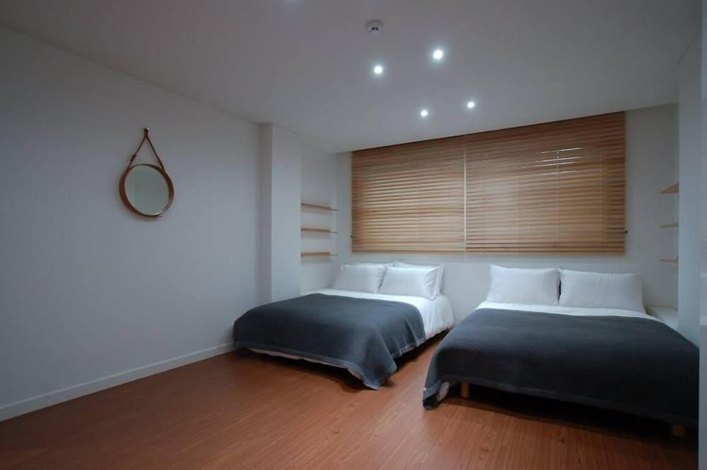 YE'4 Guesthouse S-Family Room 3