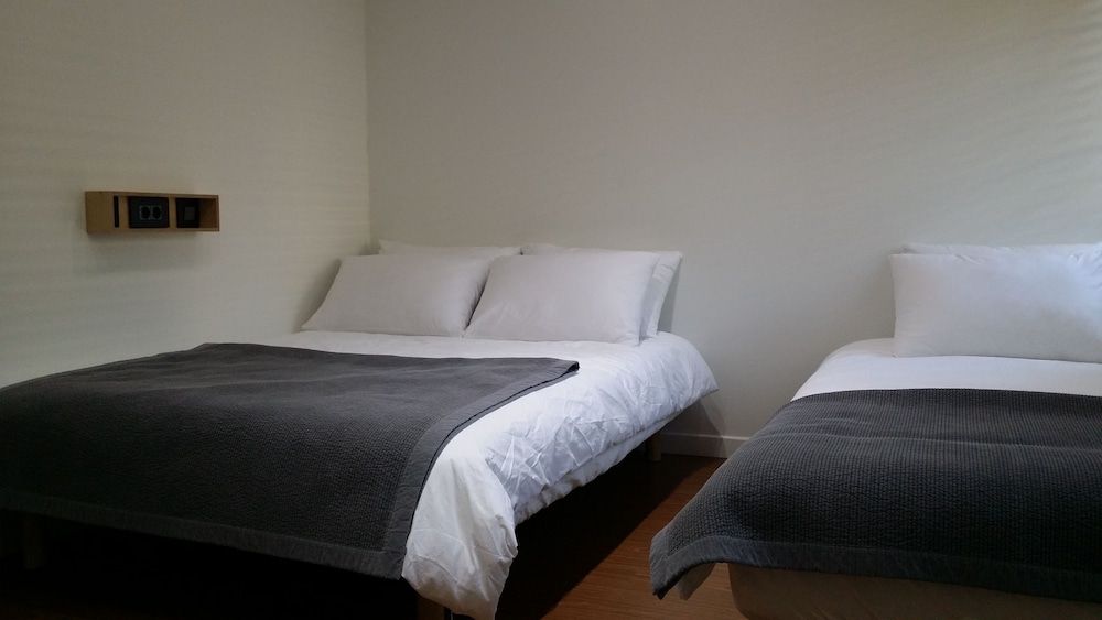 YE'4 Guesthouse Triple Room 4