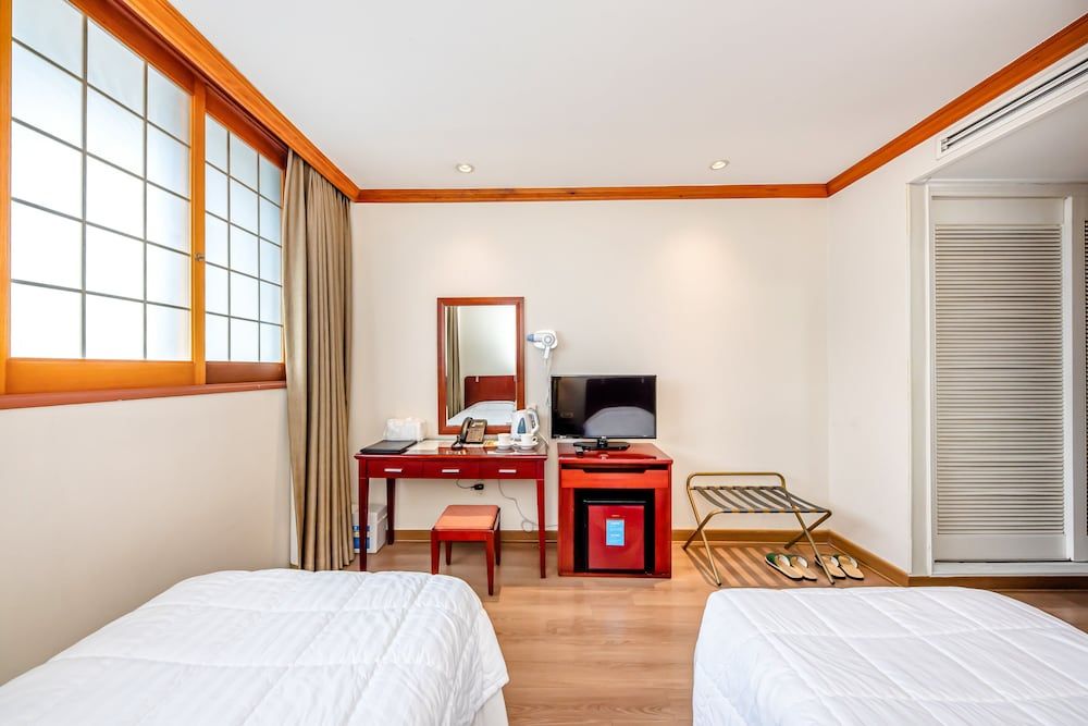 Hotel Samhaein Standard Twin Room (A, 2 Single Beds) 6