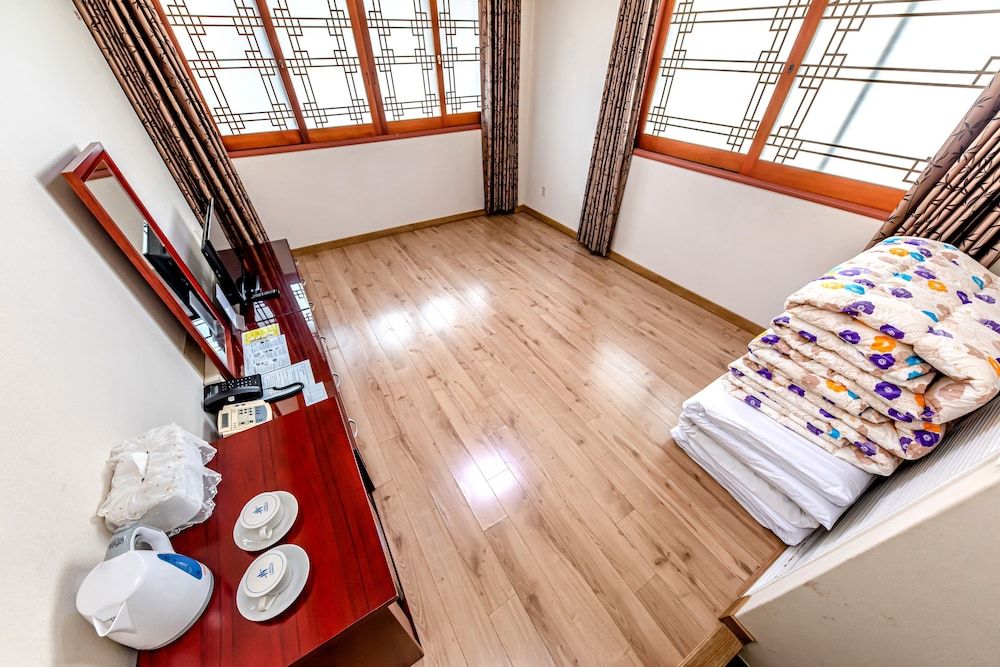 Hotel Samhaein Family Suite (Bed room + Ondol room) 6