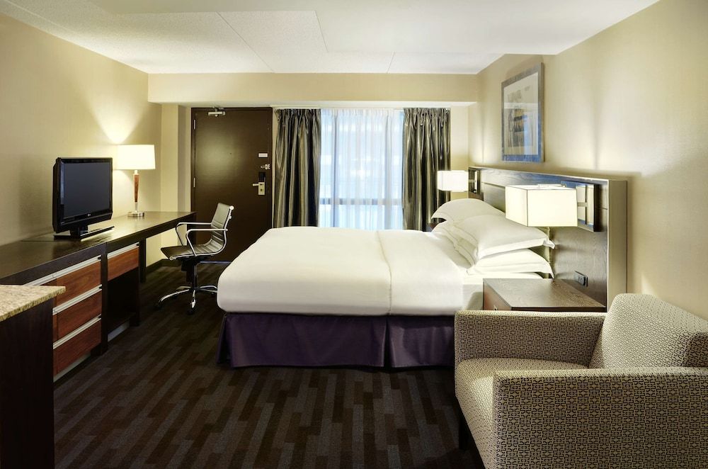 undefined Hilton Winnipeg Airport Suites 4