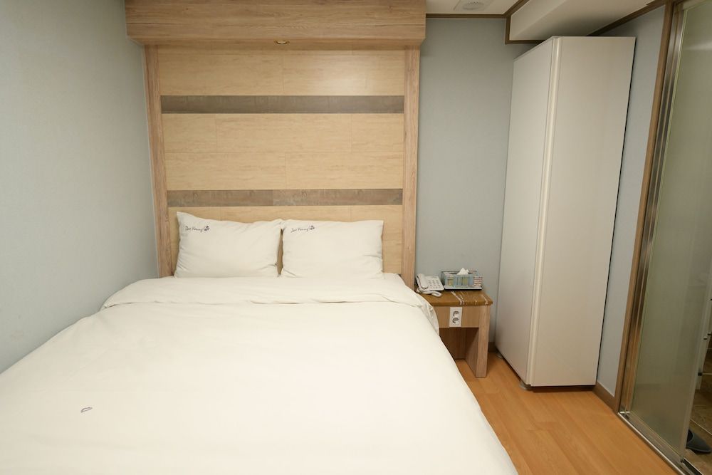 Daeyoung Hotel Seoul Deluxe Double Room, 1 Queen Bed 2