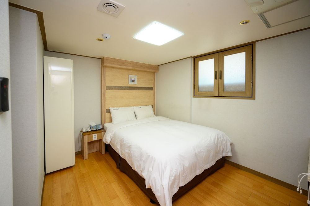 Daeyoung Hotel Seoul Standard Double Room, 1 Queen Bed 2