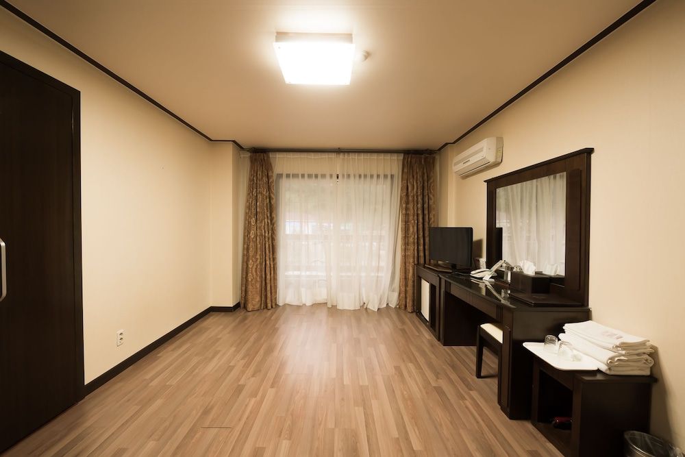 Daea Ulleung Resort Main Family Room 3