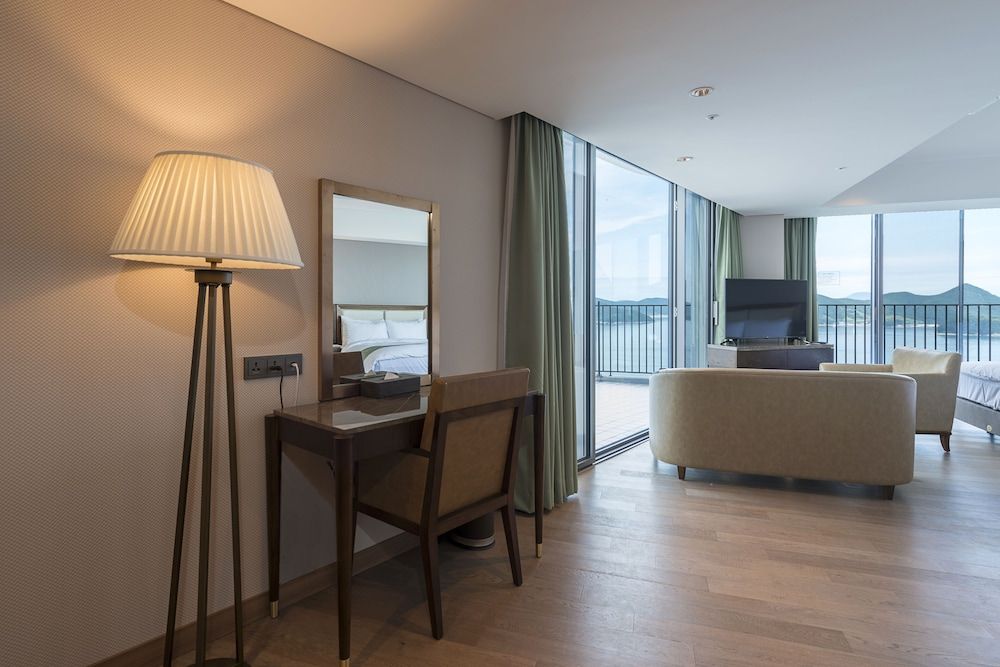 Stanford Hotel & Resort Tongyeong Deluxe Twin Room, Ocean View (No cooking) 2