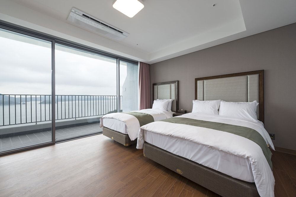 Stanford Hotel & Resort Tongyeong Condo King Noble (No cooking)