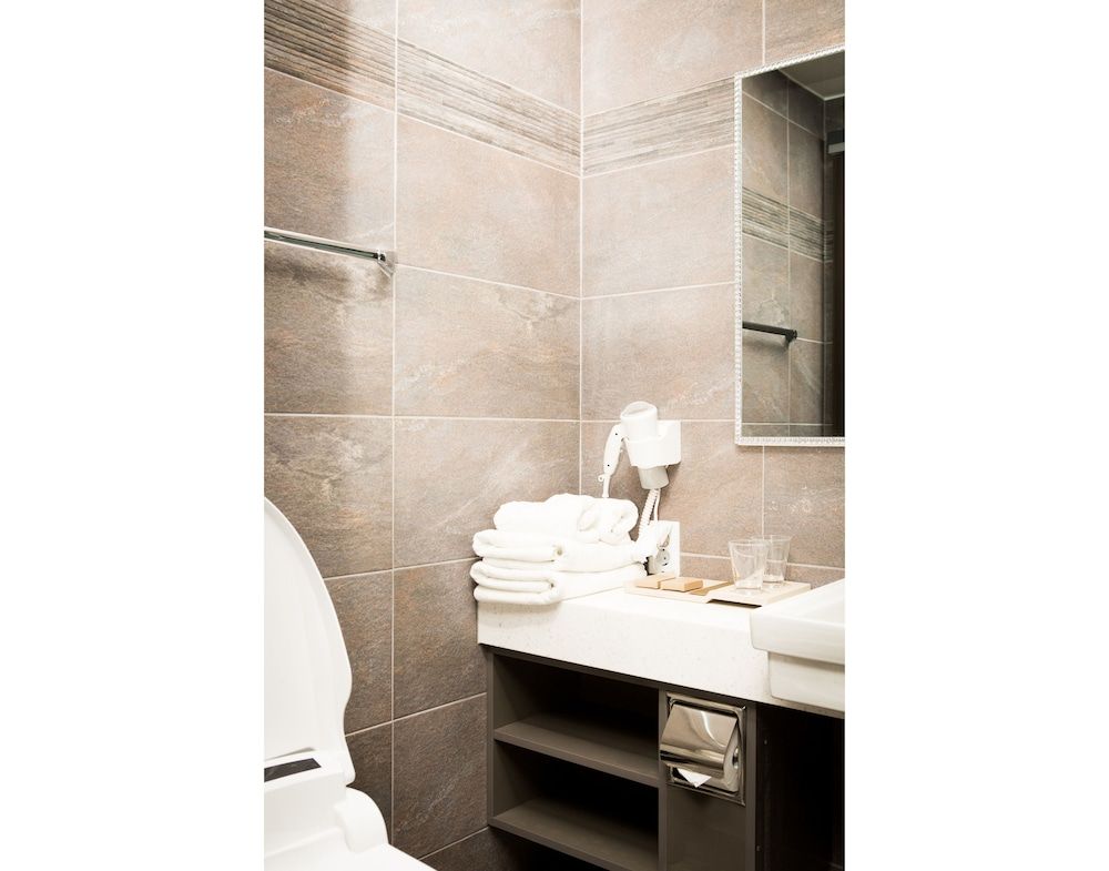 Hotel L'Art Gimpo Deluxe King Room 4