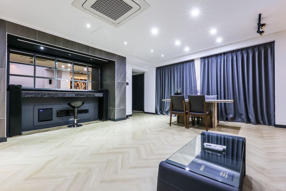 Aria Hotel Seosan Deluxe Studio 9