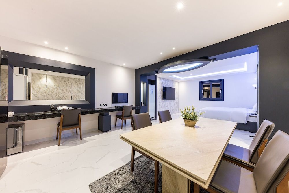 Aria Hotel Seosan Deluxe Studio 16