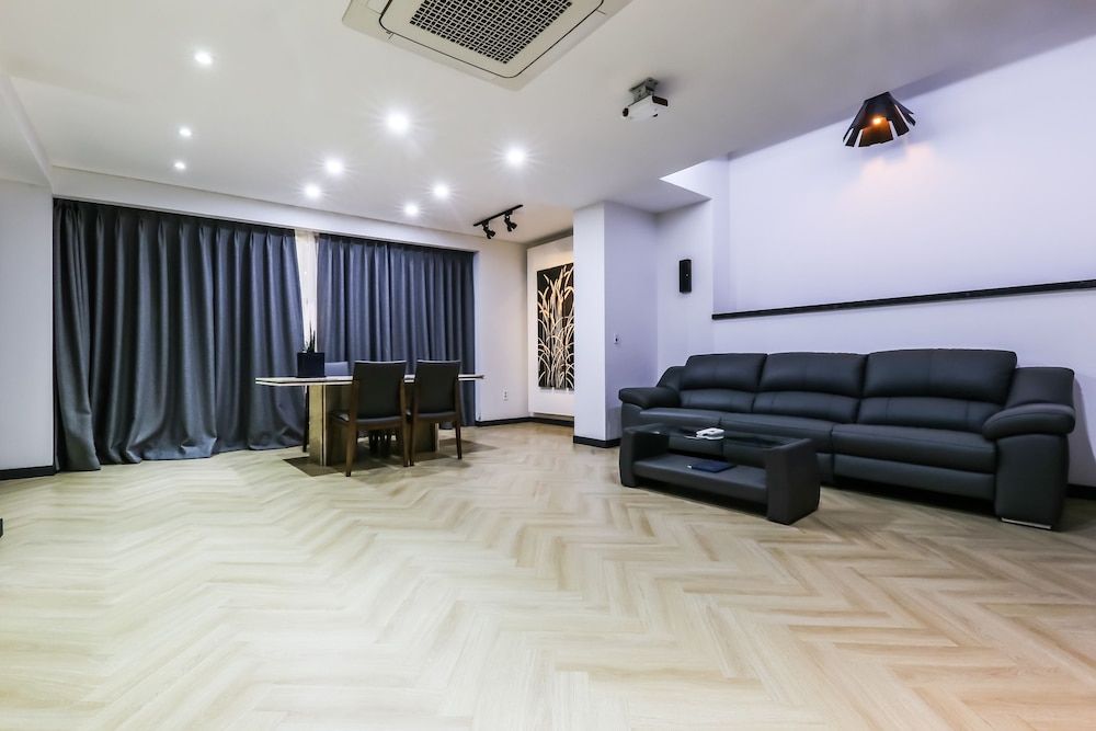 Aria Hotel Seosan Deluxe Studio 8