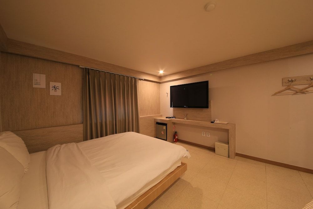 Hotel M Story Deluxe Double Room 3