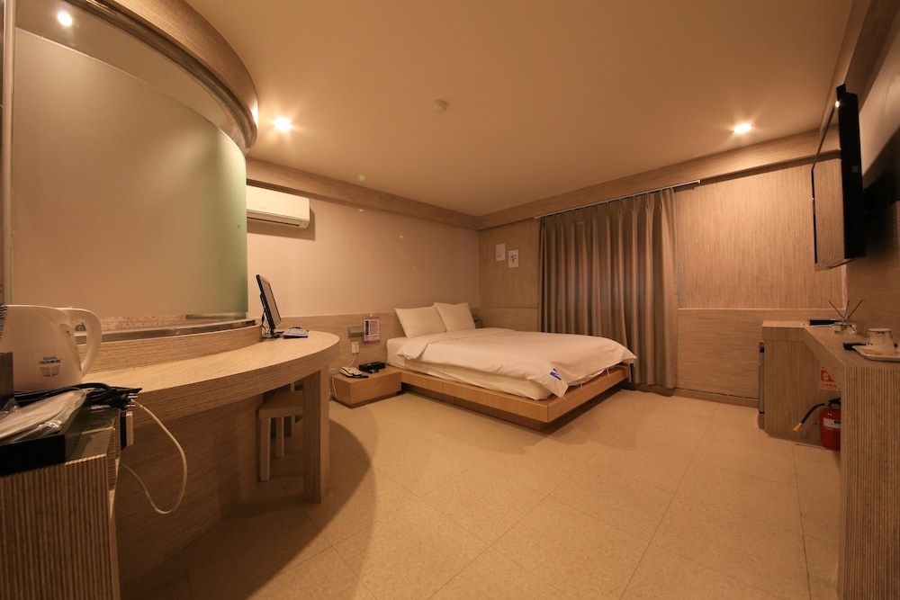 Hotel M Story Deluxe Double Room 2