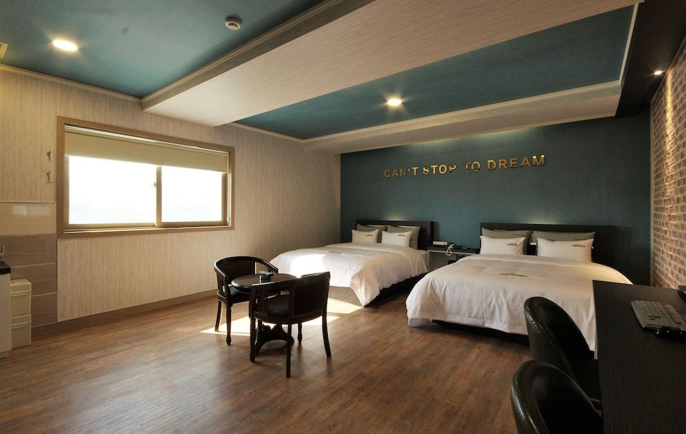 GoldenRoot Hotel in Gimhae Premium Room (Free Netflix, Styler, Air purifier) 3